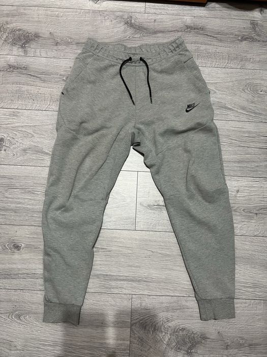 pantaloni nike tech