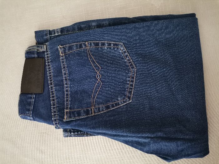 Продавам нови мъжки дънки размер 31,цена 12 лв