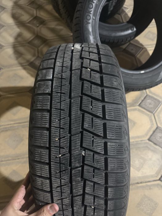Yokohama 215/55r17 почти новый зимний