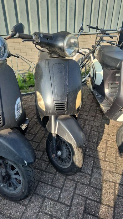 Vând scutere fără permis