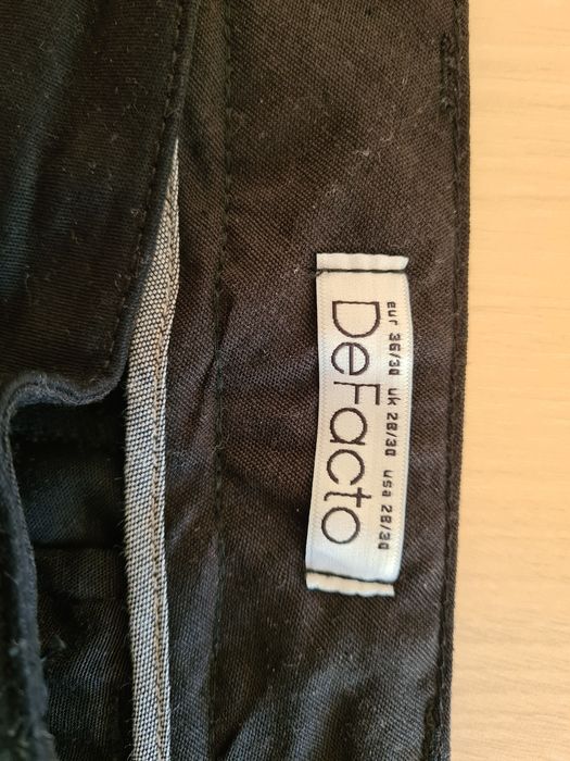 Pantaloni barbati DeFacto negri / albastri / bej