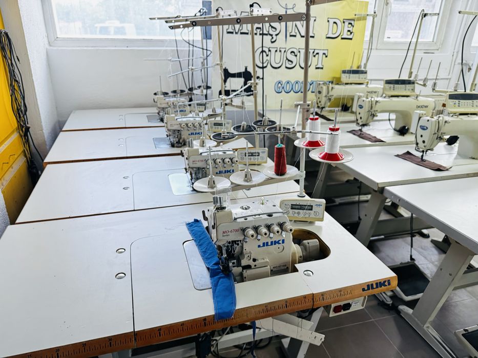 Masina de surfilat JUKI 5 fire automata cu taiere ata si servo motor