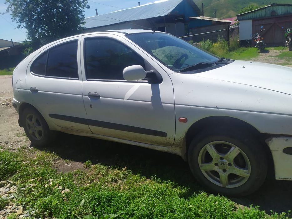 Reno megan 1,автомат ,объем 1.6,год 1997,цена 1.4м