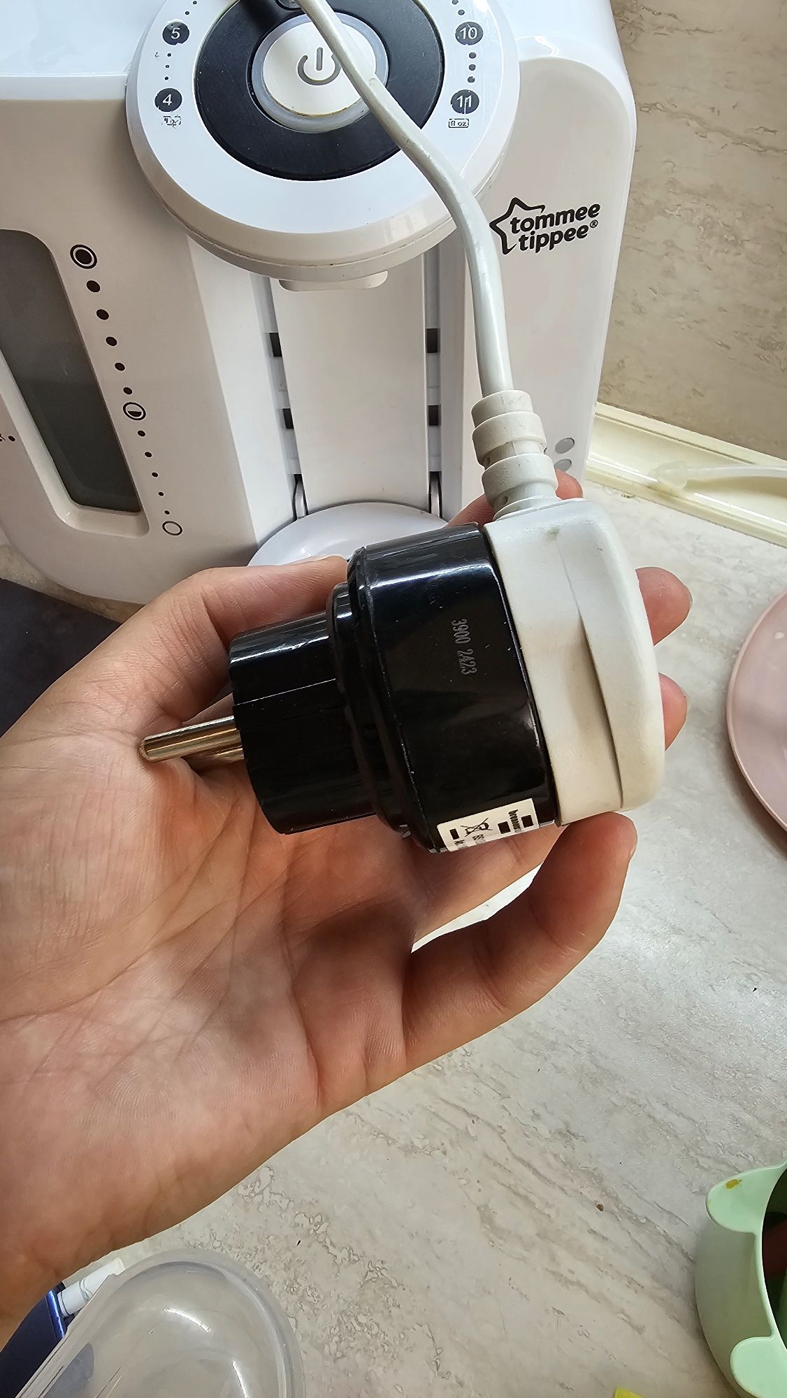 Машина за приготвяне на адаптирано мляко Tommee Tippee Perfect Prep