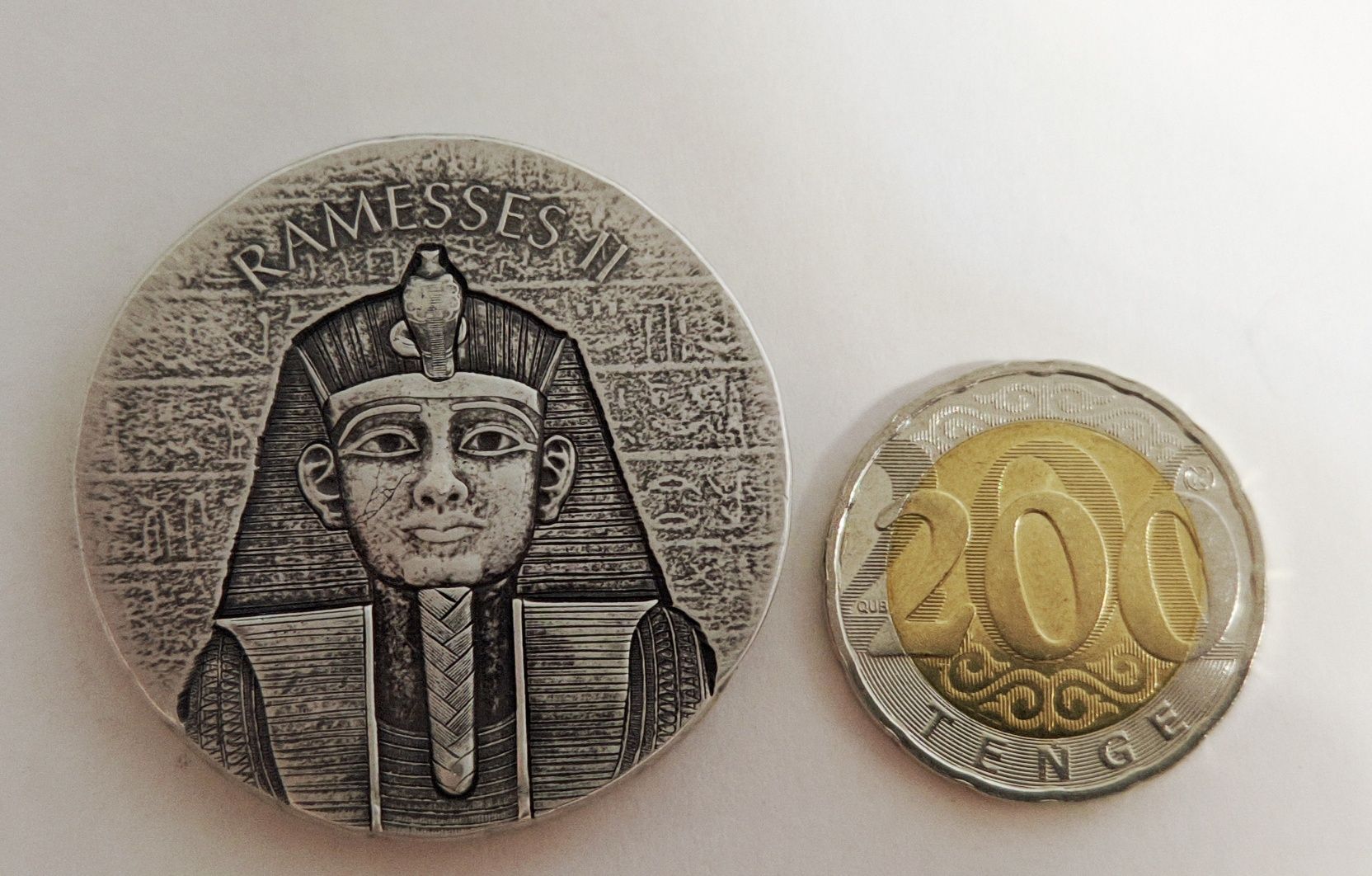 Серебряная монета Чад. 999 проба.