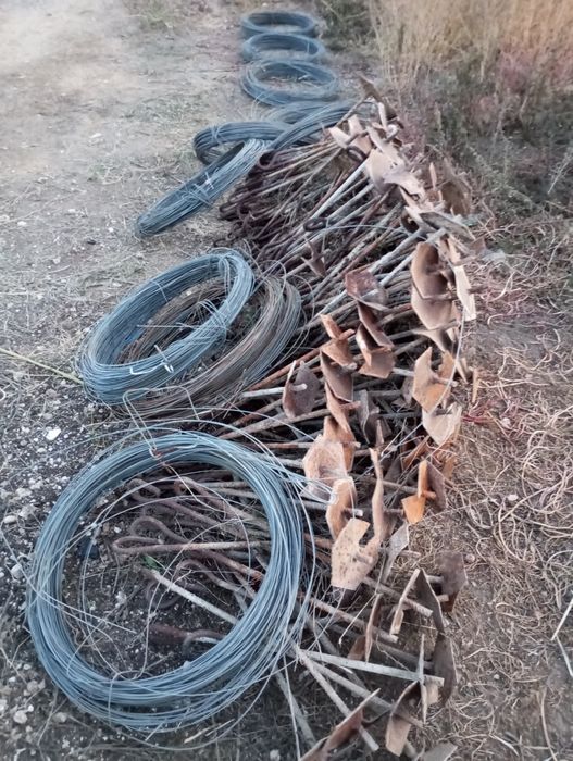 Продавам поцинковани пеобразНи колове за лозя малини домати огради тел