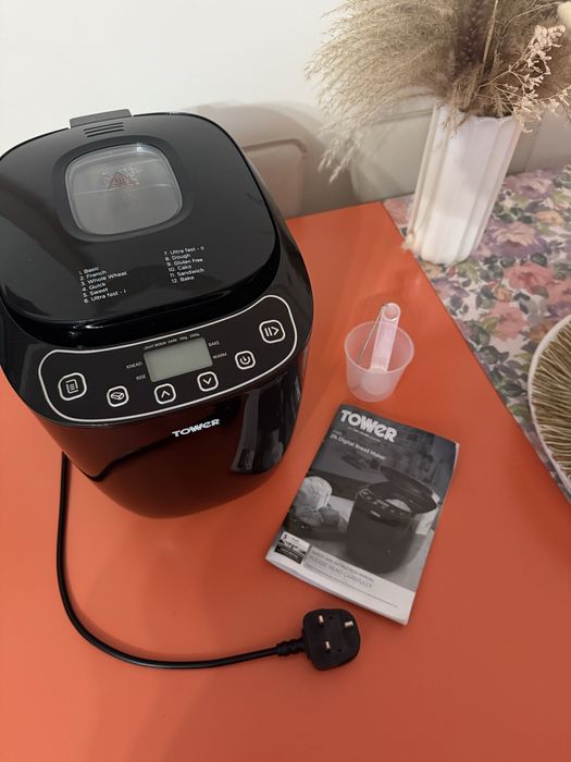 Mașina de făcut pâine Tower.