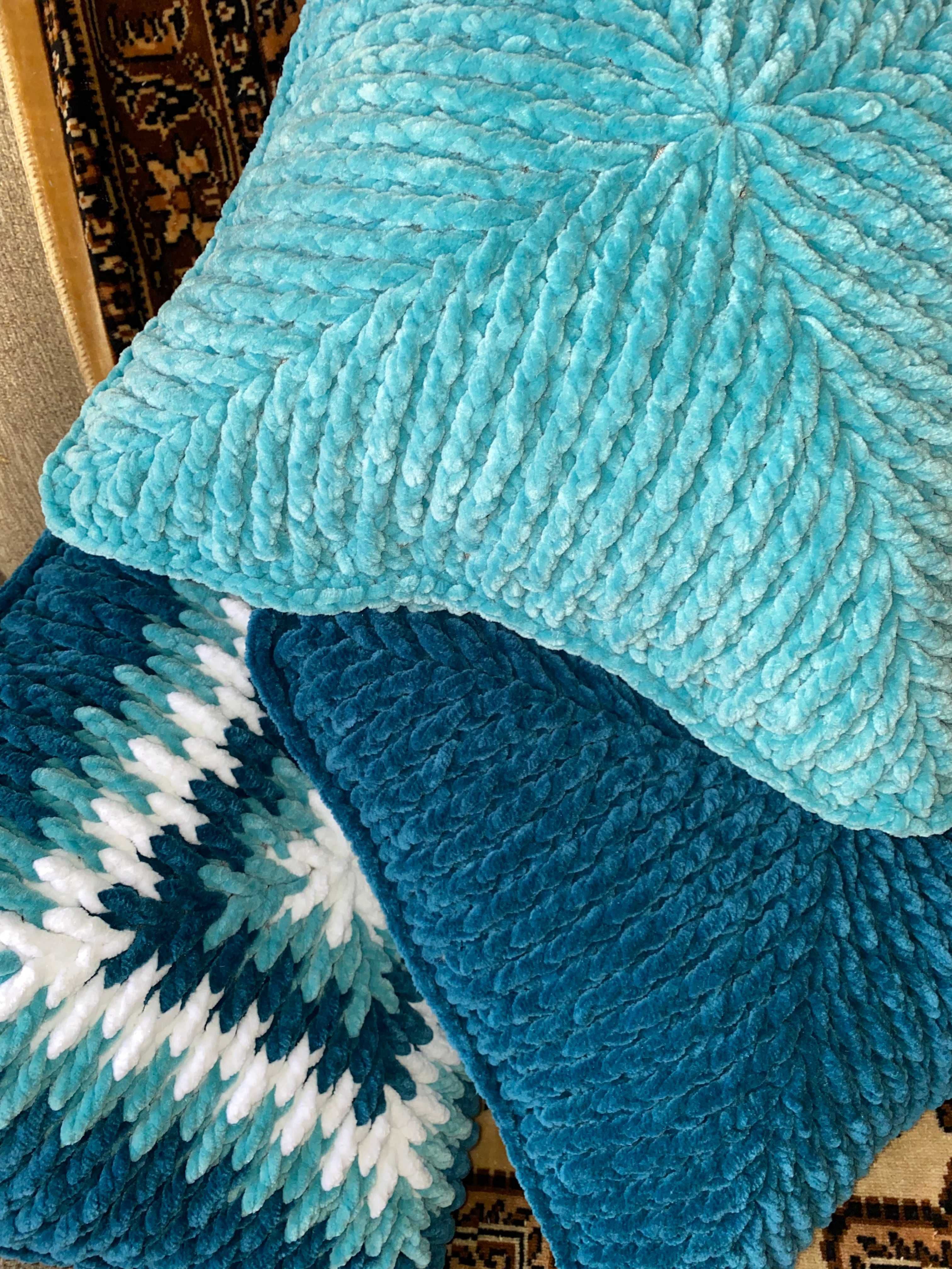 Декоративные подушки из пряжи Dolphin Baby на лебяжьем пуху