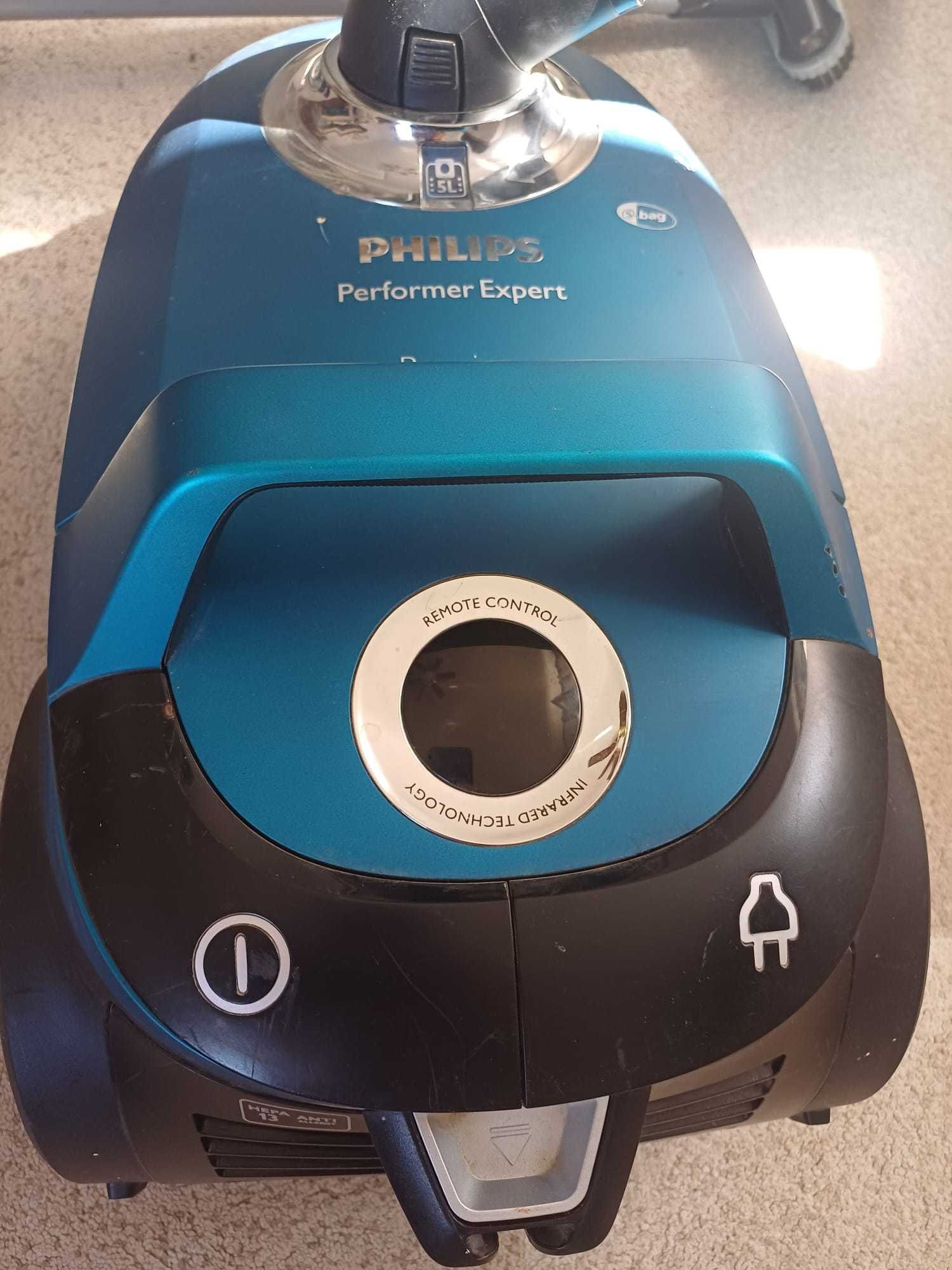 Aspirator Philips FC8227 premium cu accesorii