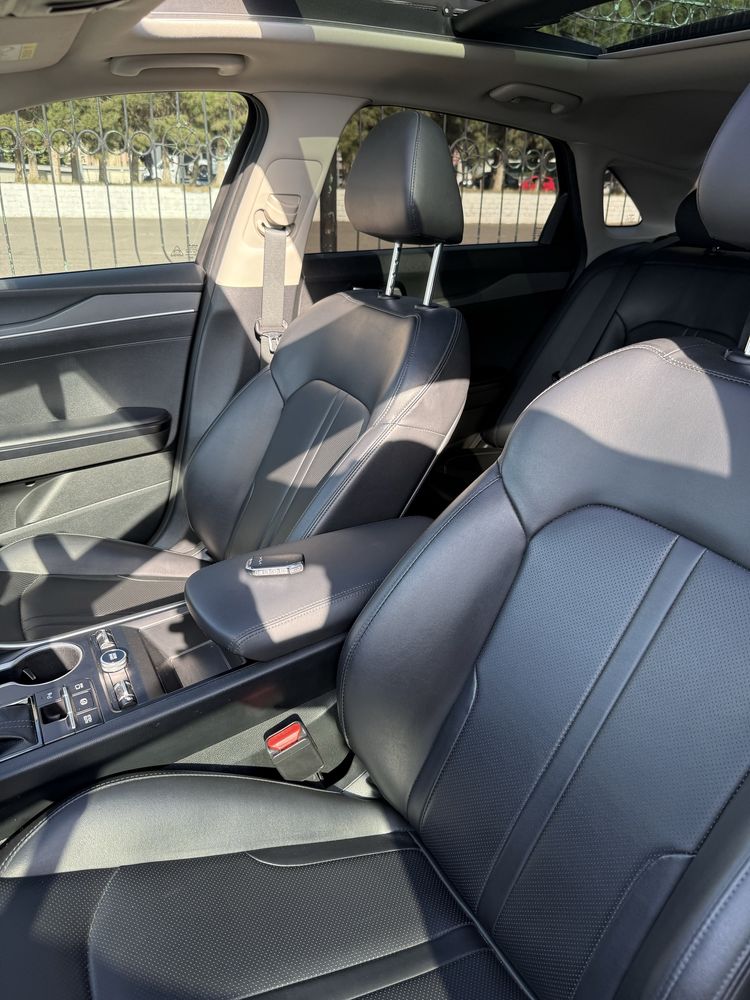 Kia K5 2022 с понарамной крышей