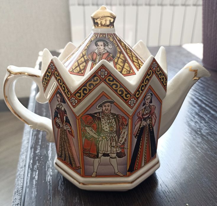 Продам фарфоровый заварочный чайник