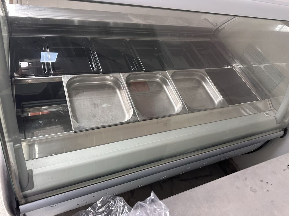 Хладилна витрина за салати