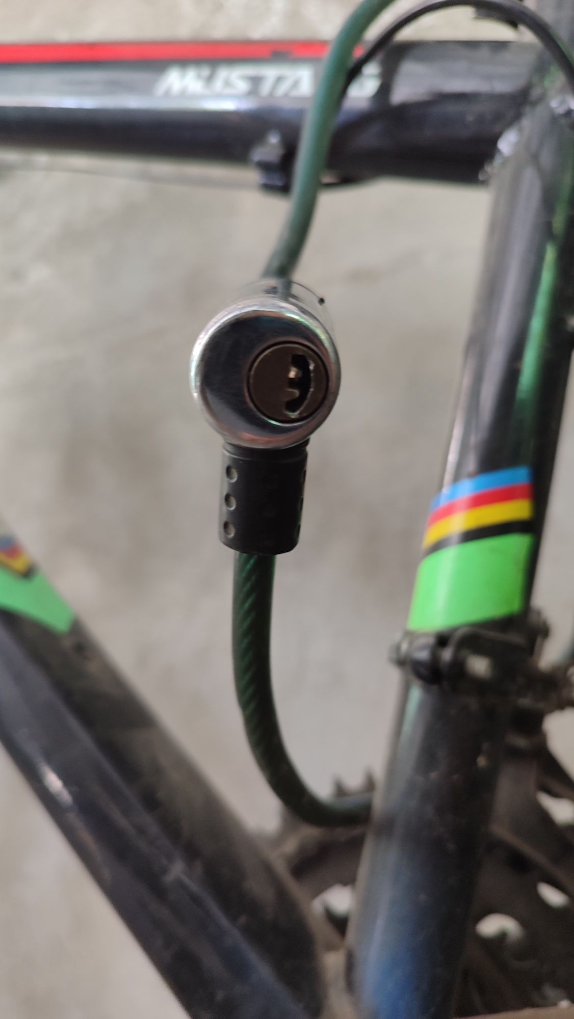 Velosiped, hajimi 24, orqa tormoz yoq, qulfi bilan birga beramiz.