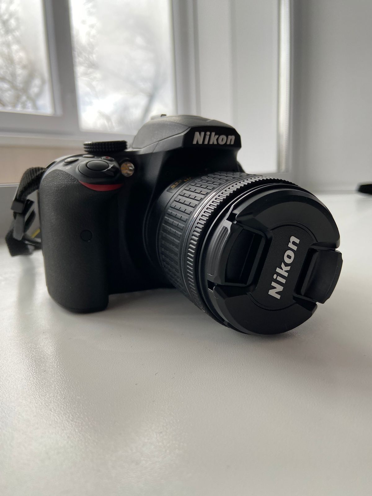 Зеркальный фотоаппарат новый Nikon D3400