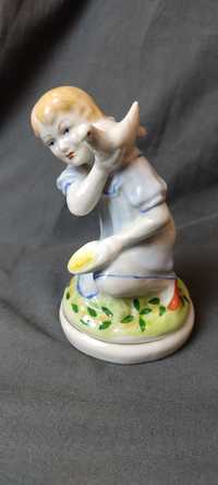 Фарфоровая статуэтка зхк девочка с голубем