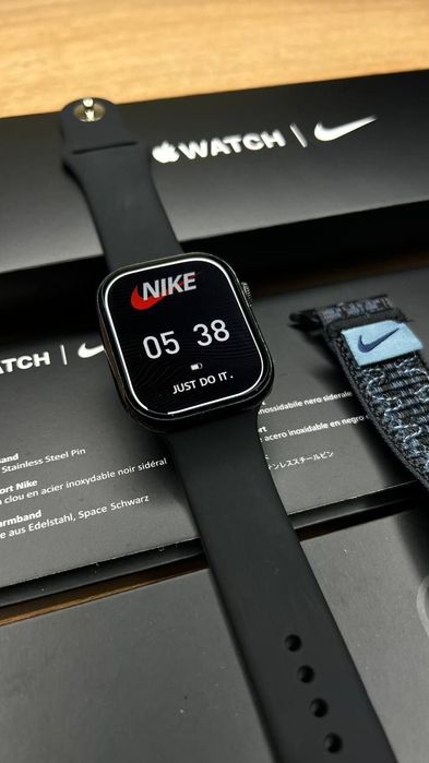 Apple Watch 10 Nike