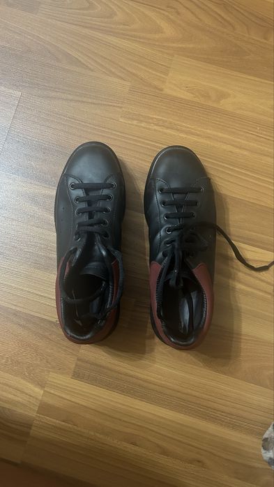 Продам осенние туфли-кроссовки  большого размера