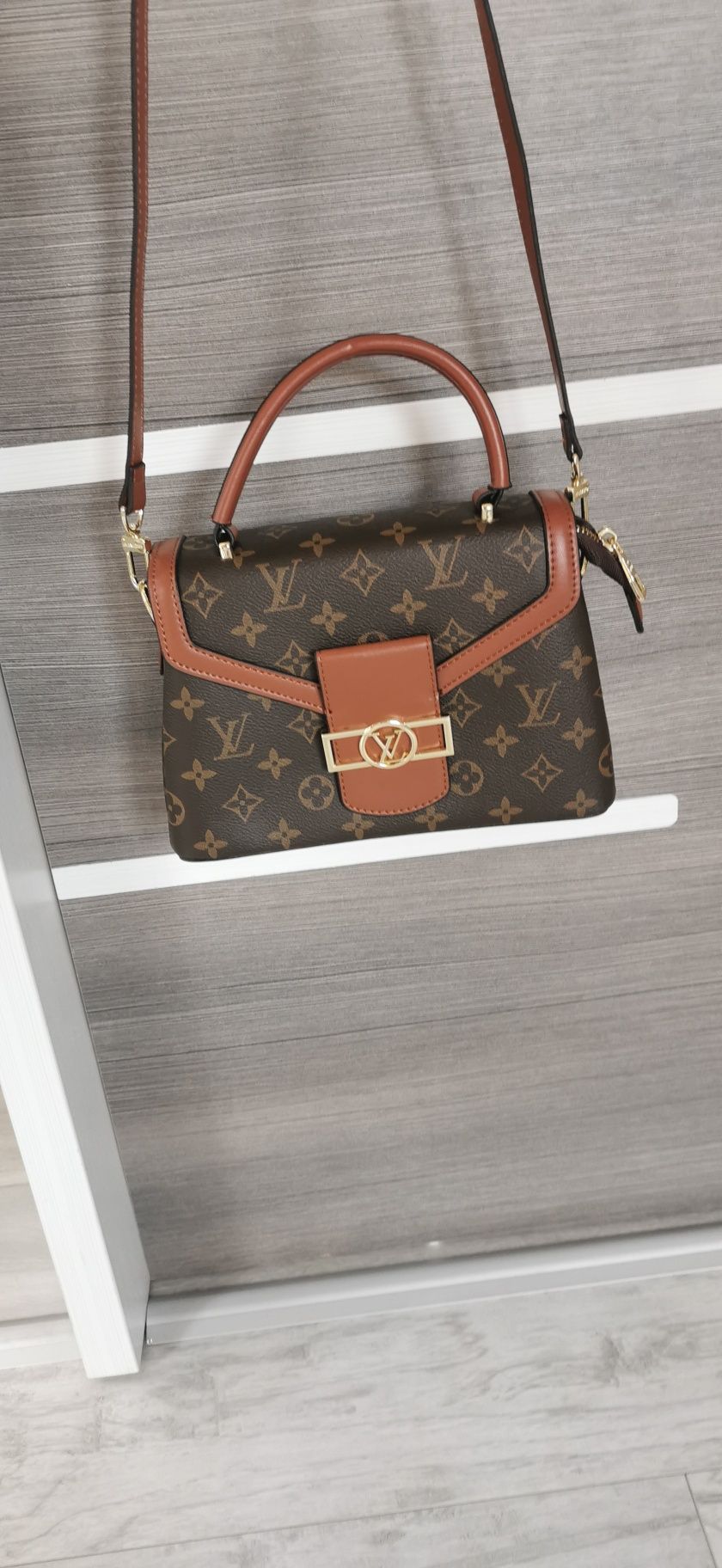 Чанта LOUIS VUITTON естествена кожа шита