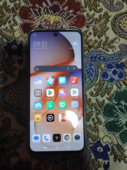 Vând redmi 13 aproape nou la cutie