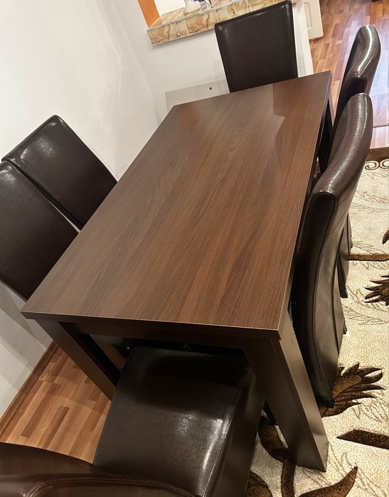 Vand masa si scaune tapitate