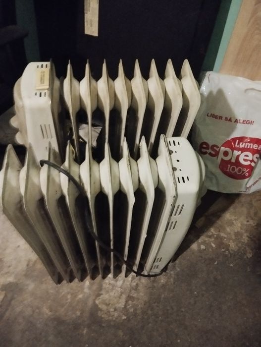 Vand urgent , 2 calorifere pe curent ofer transport