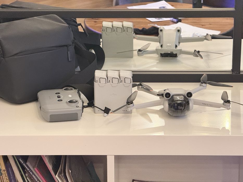 Drona DJI Mini 3 PRO cu 3 baterii, hub de incarcare, Telecomanda RC N1
