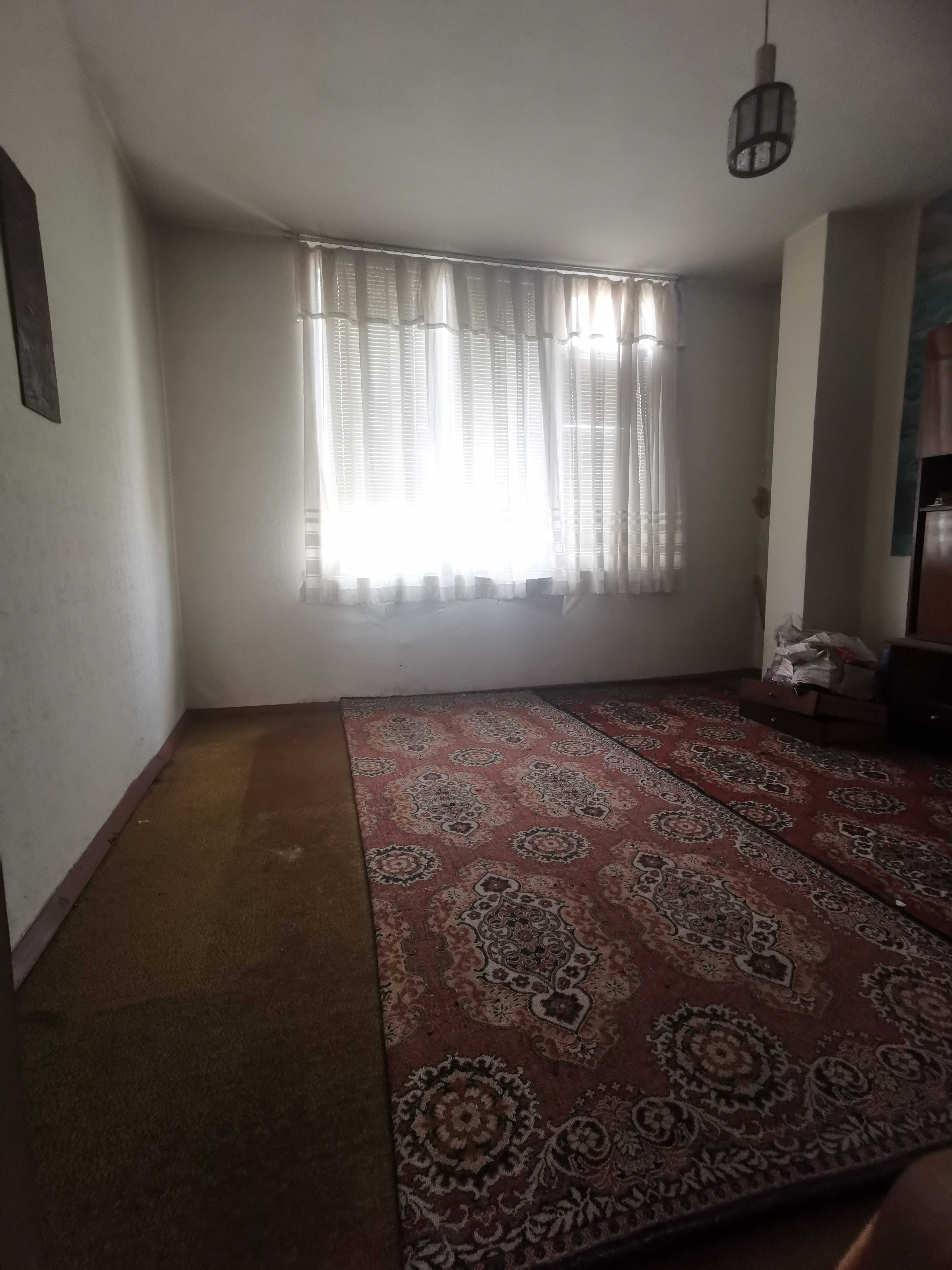 Продавам 3-стаен апартамент