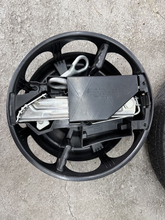 Патерица, резервна гума за Mercedes E  W212, Мерцедес