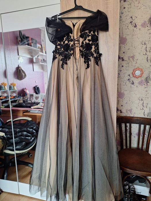 Бална рокля с тюл и корсет