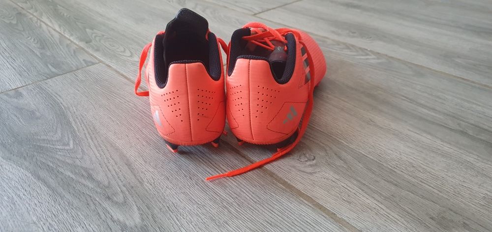 Ghete fotbal iarba F50, nr 38,5
