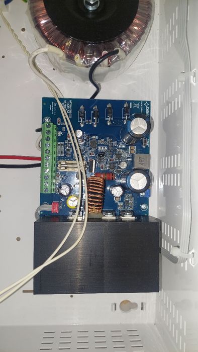 Sursa 12V DC, liniara, max 5 A in cutie metalica