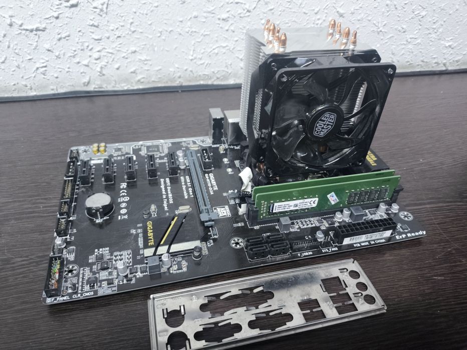 Gigabyte H110+i7 7700+32Gb