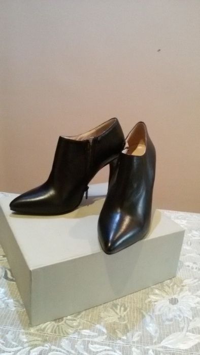 Продам полуботинки женские