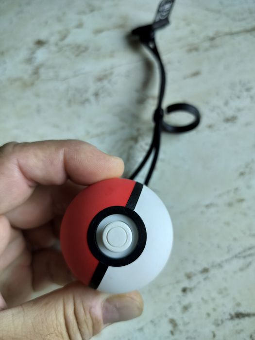 Pokemon Poke ball plus controller Nintendo bonus pokemon go plus