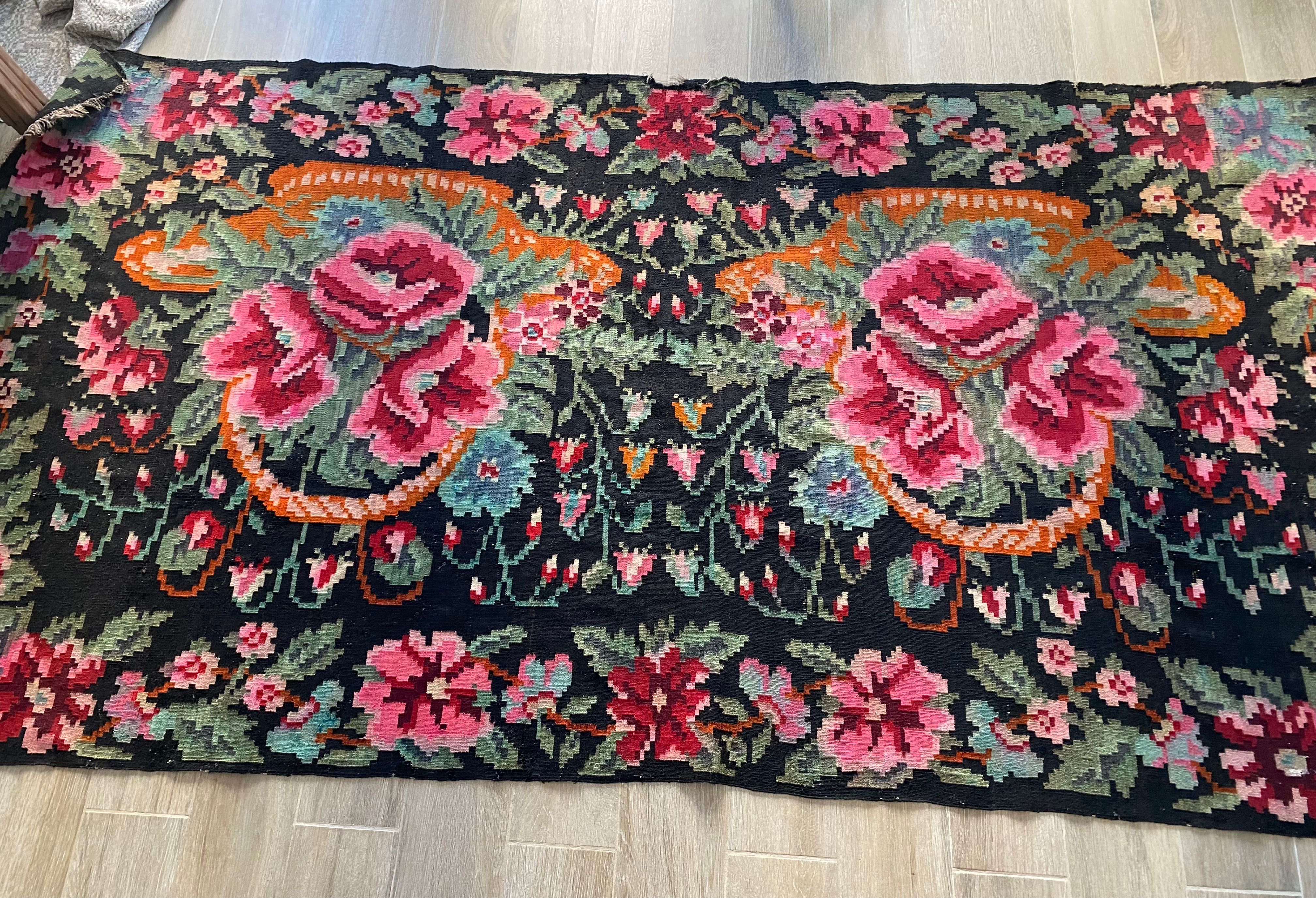 Covor țesut manual din Bucovina – 3m x 1,8m – model floral deosebit