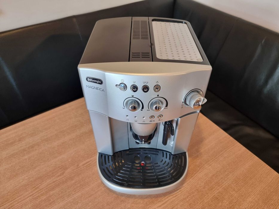 Aparat de facut cafea, espressor DeLonghi ESAM 4200