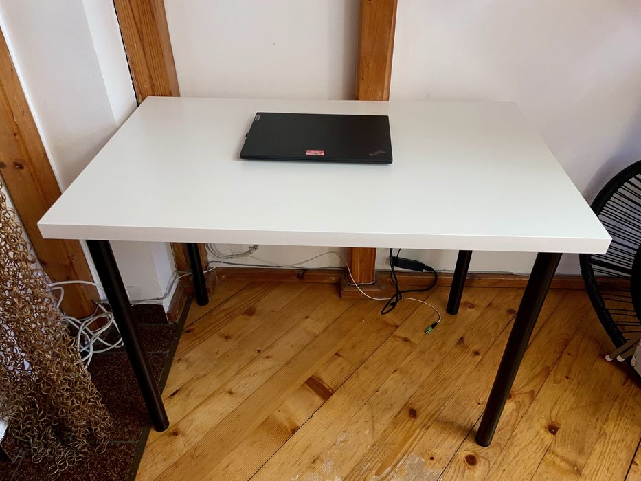 Дървено бяло бюро/маса за компютър