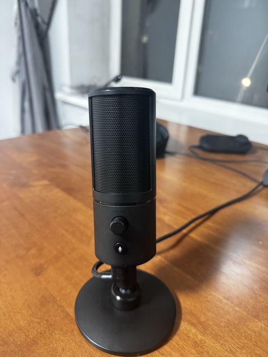 Микрофон Razer Seiren X черный