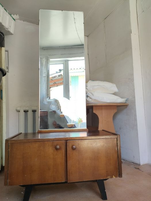 Продам трюмо советскую  в хорошем состоянии,дверцы работают за 10000тг