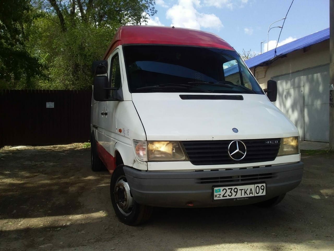 Продам фургон Sprinter 412D