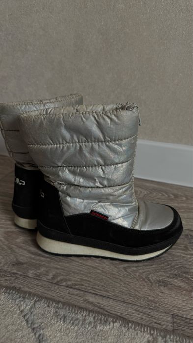 Срочно продам деткий обувь зима