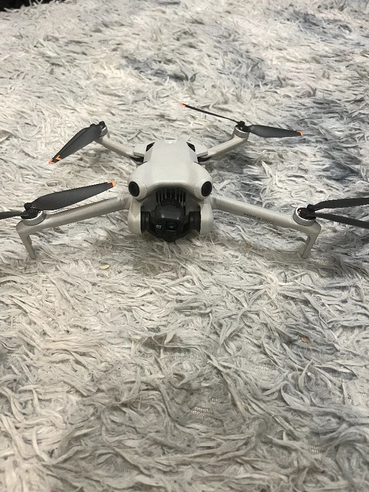 Продам дрон DJI Mini 4 Pro Fly more combo