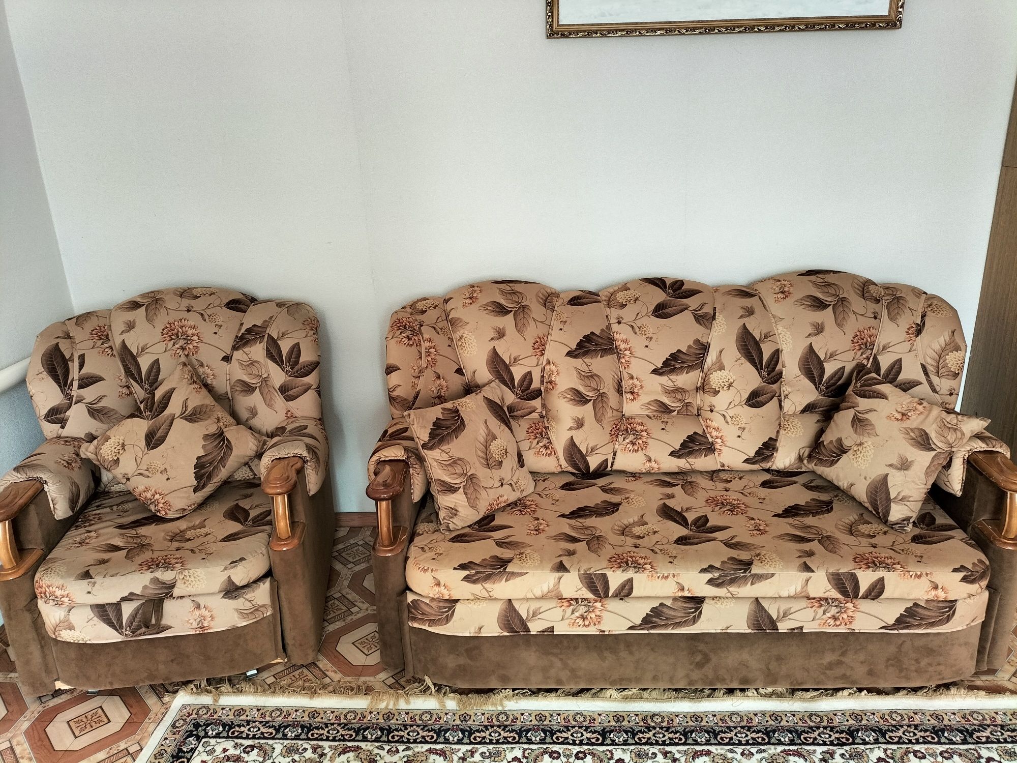 Мягкая мебель, диван с двумя креслами