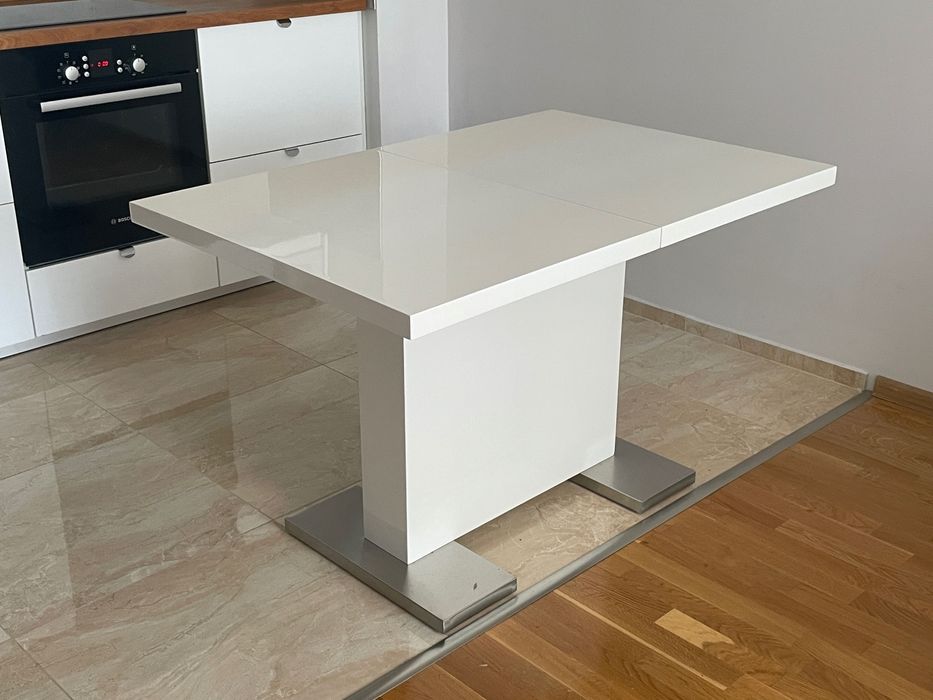 Бяла разтегателна трапезна маса Carryhome Tarzan – отлично състояние