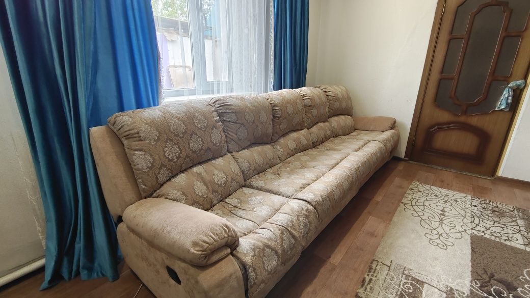 Продаю б/у мягкую мебель диван