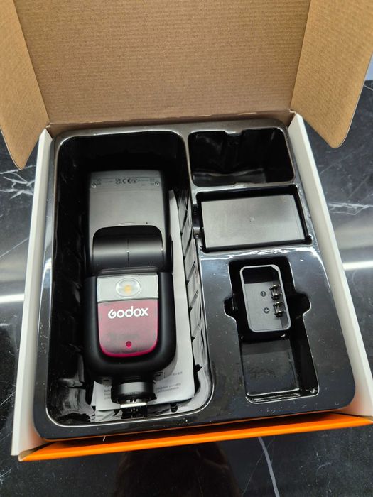 Светкавица Godox V860III C (Canon)  отворена кутия , в гаранция!