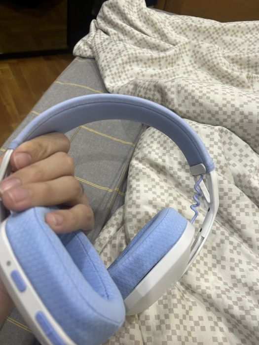 Брендовые наушники logitech g435 в идеальном состоянии,брал 3 дня наза