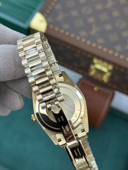 Rolex Day-Date 40mm Gold Onyx Dial