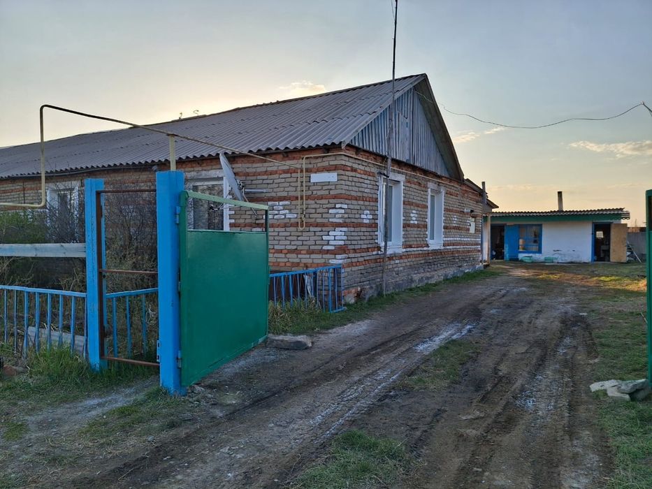 Продам дом в двухквартирном жилом доме