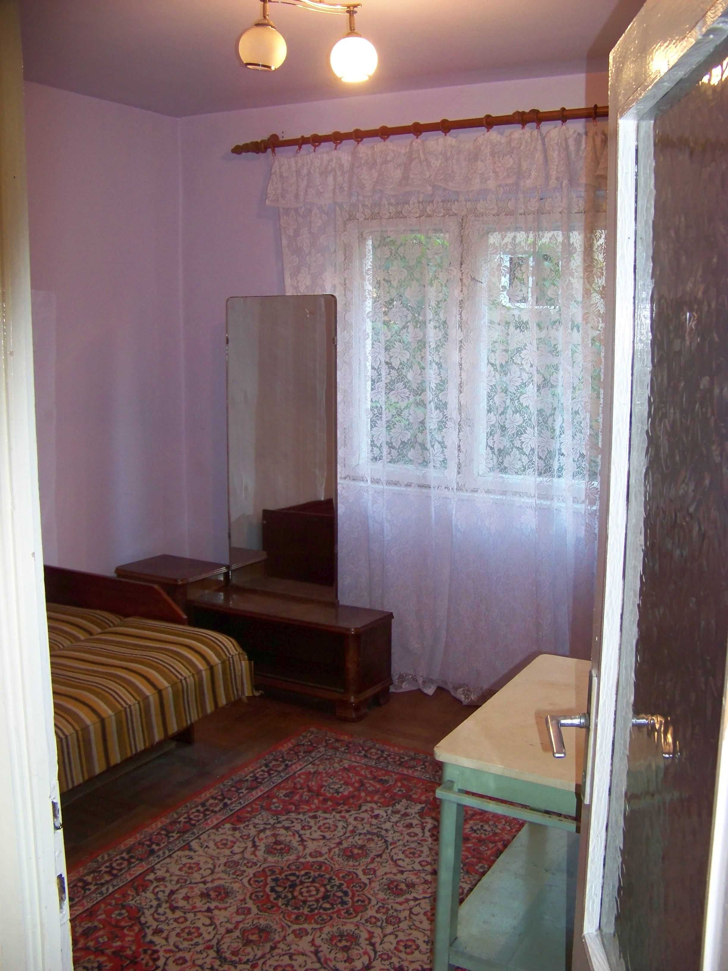 Închiriez apartament 2 camere, oraș Lipova, str. Aurel Vlaicu bloc M